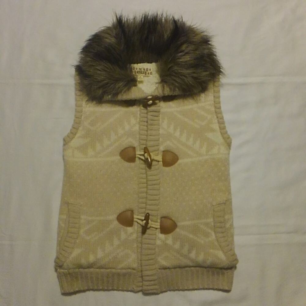 Pink Republic Knitted Sherpa Lined Sweater Vest Faux Fur Collar S 7/8